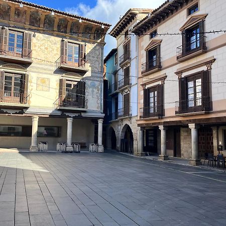 Apartamentos Angelus Plaza Mayor De Graus Buitenkant foto