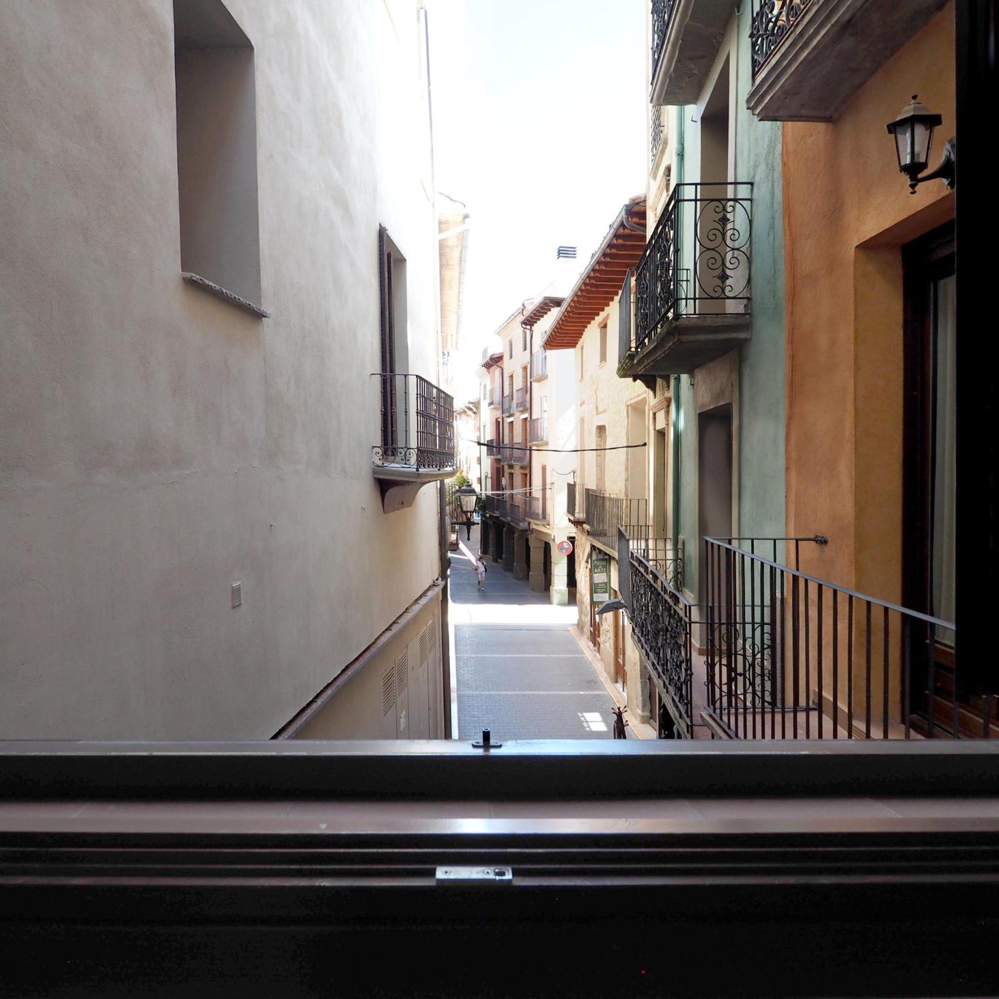 Apartamentos Angelus Plaza Mayor De Graus Buitenkant foto