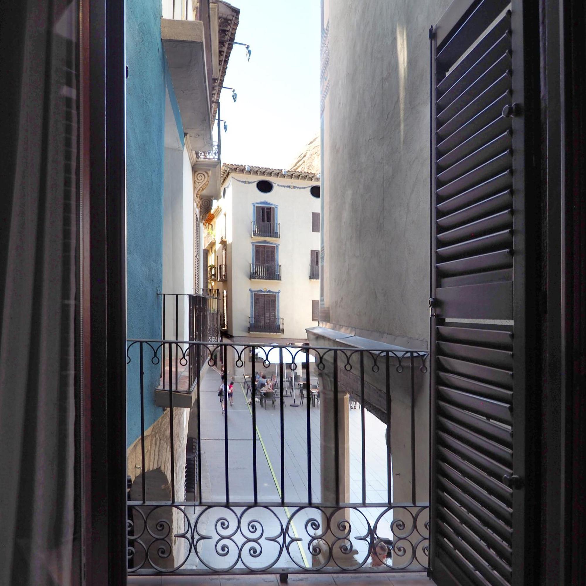Apartamentos Angelus Plaza Mayor De Graus Buitenkant foto
