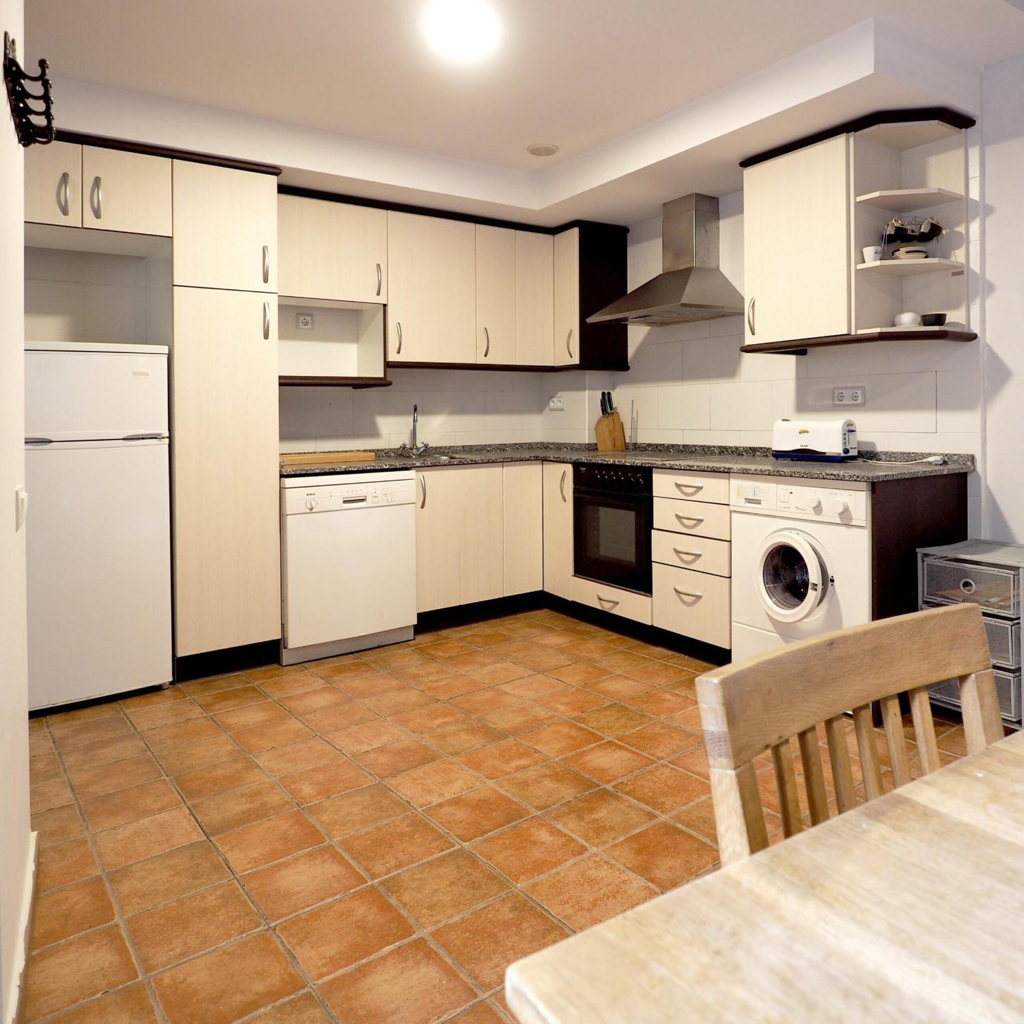 Apartamentos Angelus Plaza Mayor De Graus Buitenkant foto