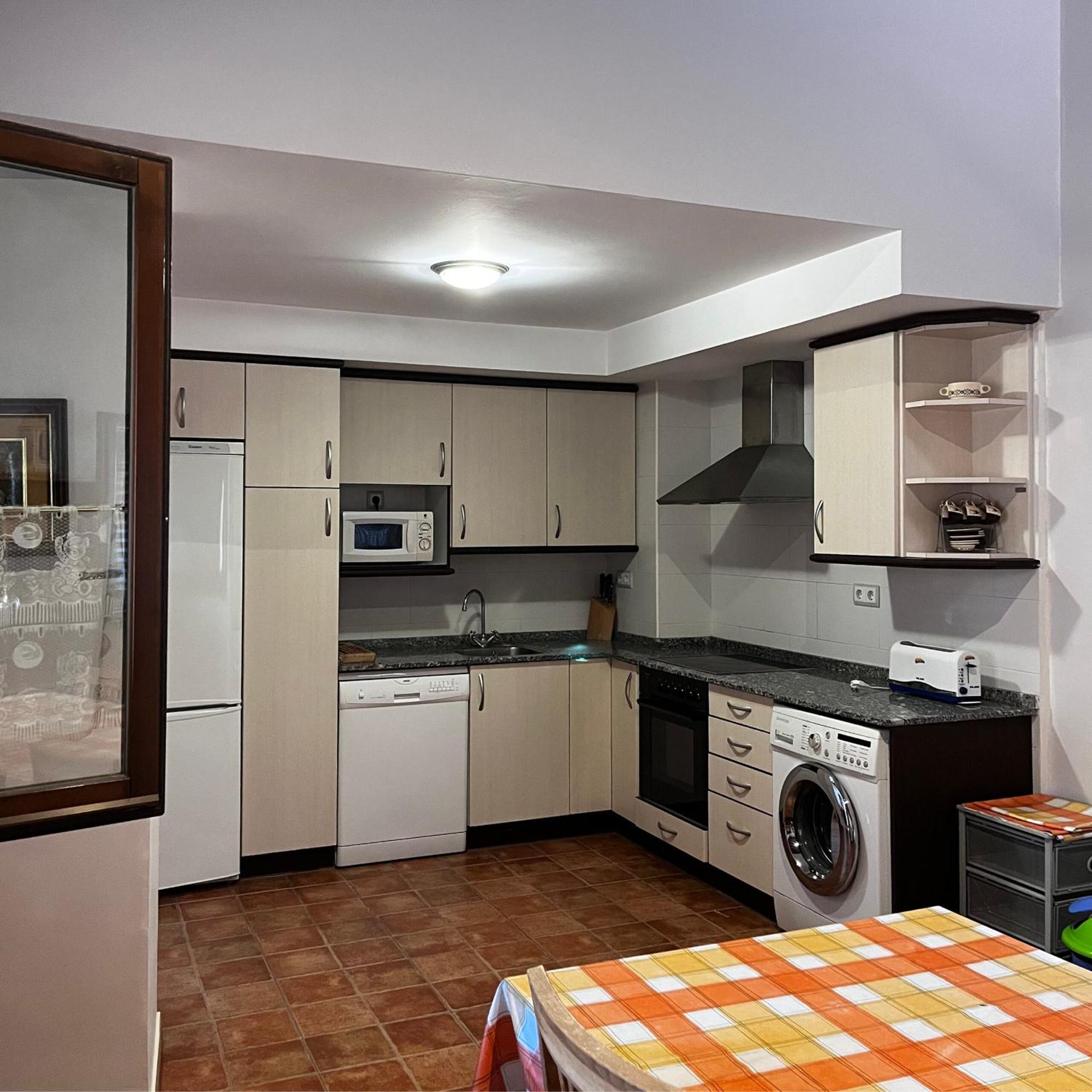 Apartamentos Angelus Plaza Mayor De Graus Buitenkant foto