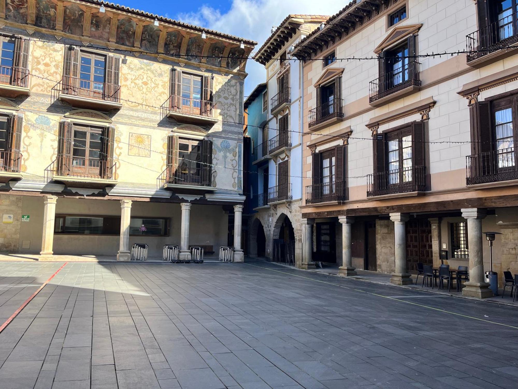 Apartamentos Angelus Plaza Mayor De Graus Buitenkant foto